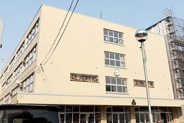 向陵中学校