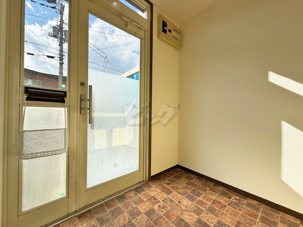 テナント出入口